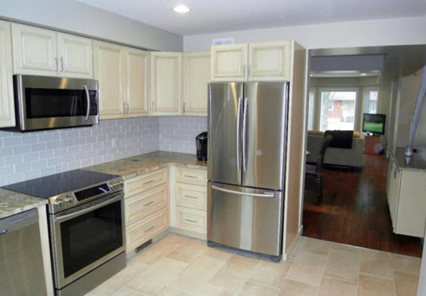 Nice appliances! Click Image for more information or Call (204) 792-6453.
