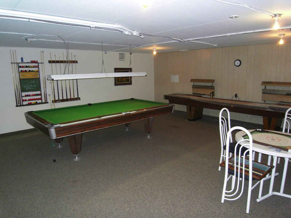 Winnipeg condo with games room. Click Image or call (204) 792-6453.