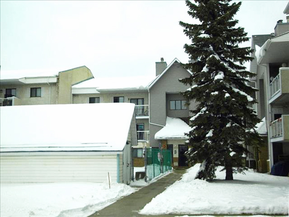 New Winnipeg condo listing. Must be sold! Click Image or call (204) 792-6453 for more information.